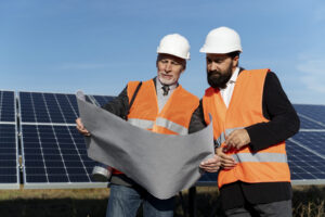 persona cerca de la planta de energia alternativa